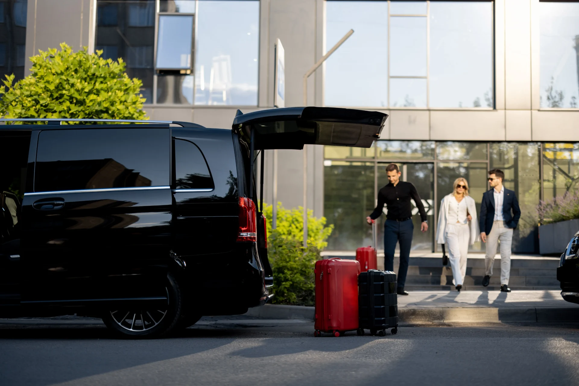 Transfer lotniskowy: pasażerowie odbierani spod hotelu